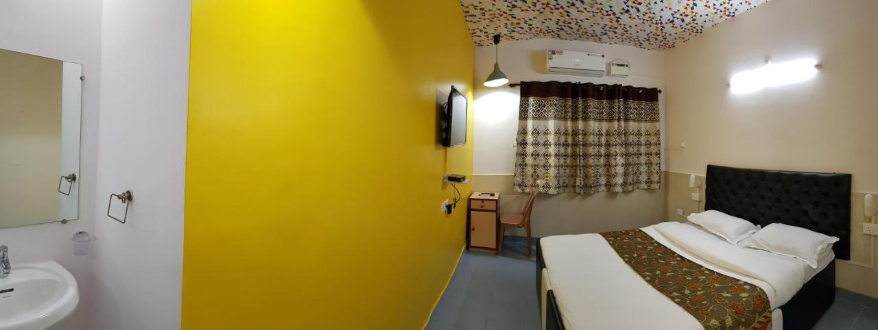 Dona Paula Classic Hotel Panaji Exteriör bild